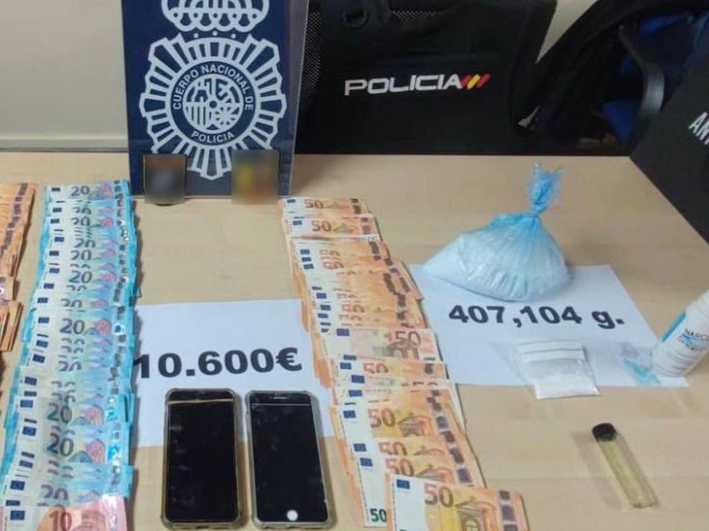 Le pillan con 400 gramos de cocaína por la calle en Ciudad Lineal y dice que son sales de baño 