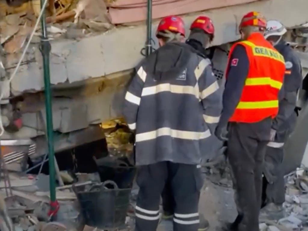 El ERICAM localiza a un superviviente entre los restos de un edificio en Turquía 