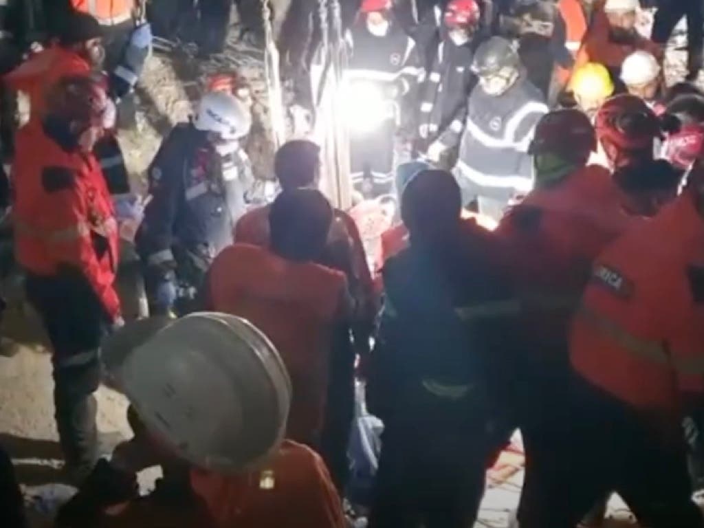 Los Bomberos de la Comunidad de Madrid rescatan a una mujer tras seis días atrapada en el terremoto de Turquía 