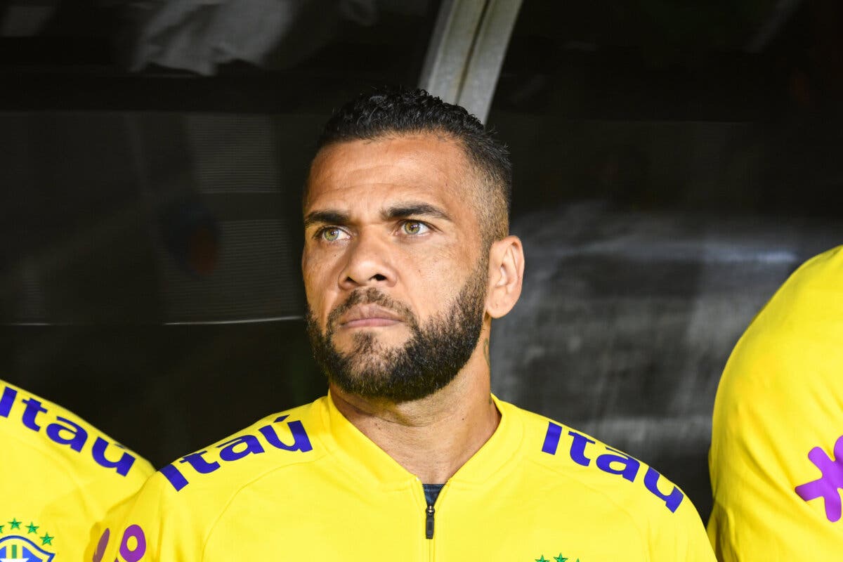 Dani Alves paga la fianza de un millón de euros y saldrá de prisión este lunes tras ser condenado por violación 