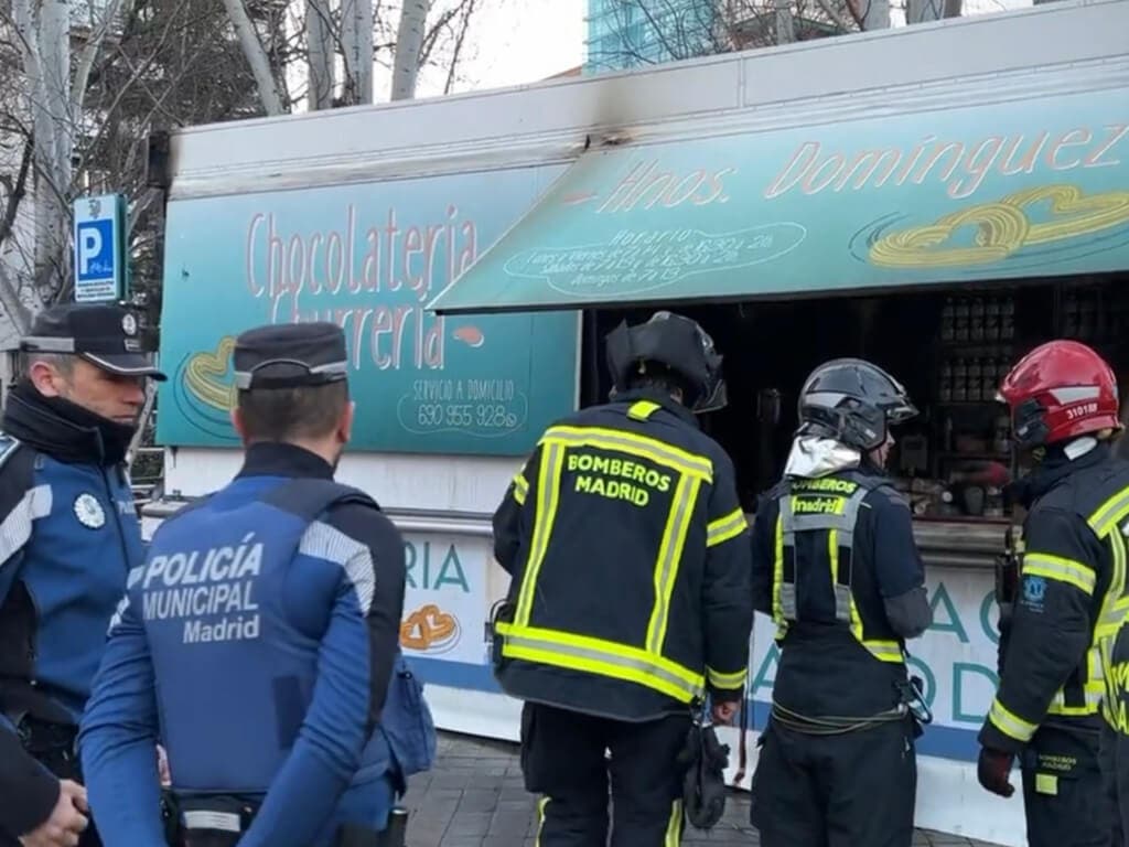 Herido muy grave un joven de 26 años al incendiarse el quiosco de churros en el que trabajaba en Madrid