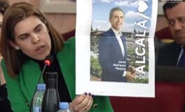 Alcalá de Henares: El alcalde oculta las siglas del PSOE en los carteles electorales 