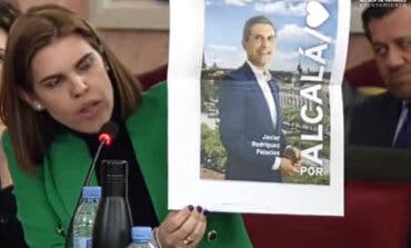 Alcalá de Henares: El alcalde oculta las siglas del PSOE en los carteles electorales 