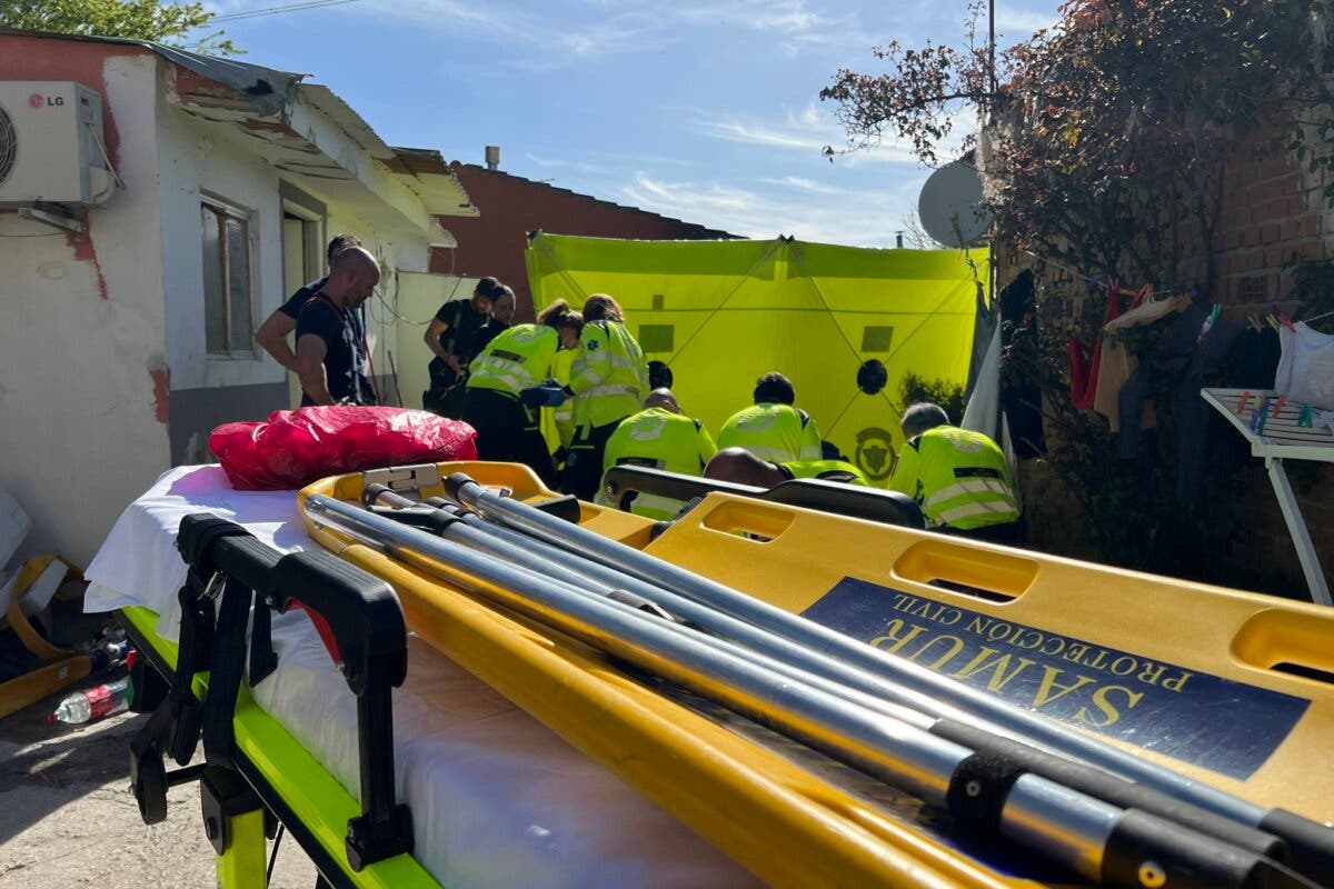 Muere un hombre y cinco personas resultan heridas en un incendio en la Cañada Real