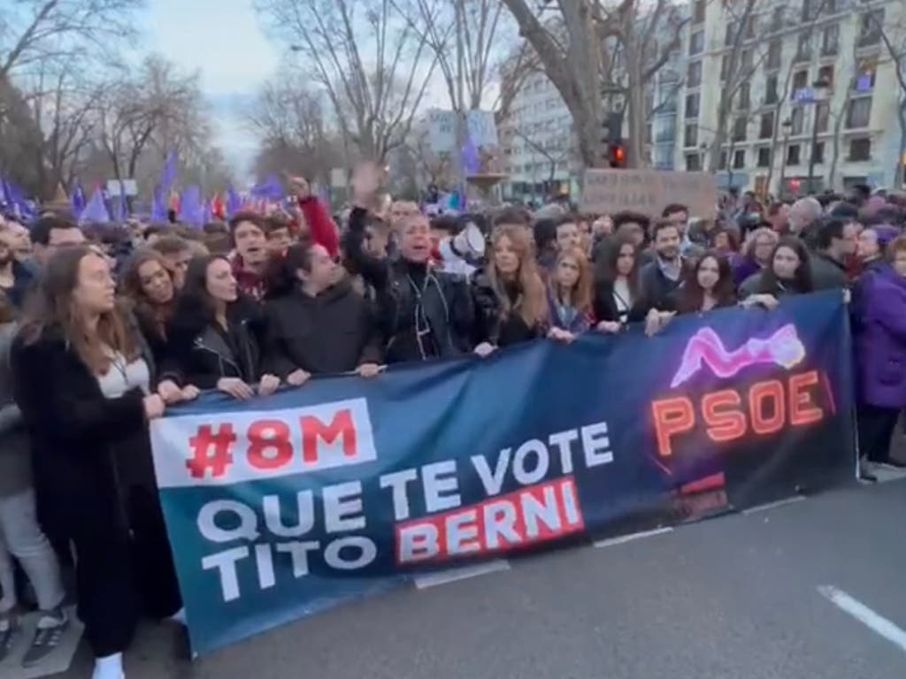 «Irene Montero, dimisión» y «Que te vote Tito Berni» en el 8M en Madrid 