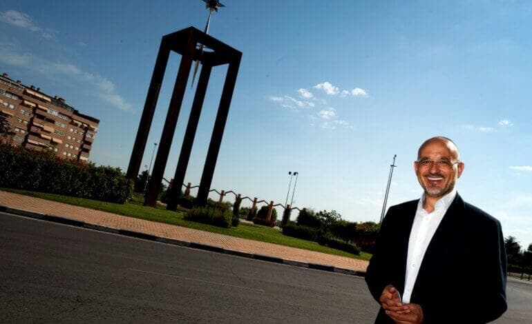 Becerra propone cubrir las vías del tren de Coslada entre la Avenida de la Constitución y la Avenida de España