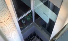 Heridos dos jóvenes, uno muy grave, al caer por el hueco de una escalera en Móstoles