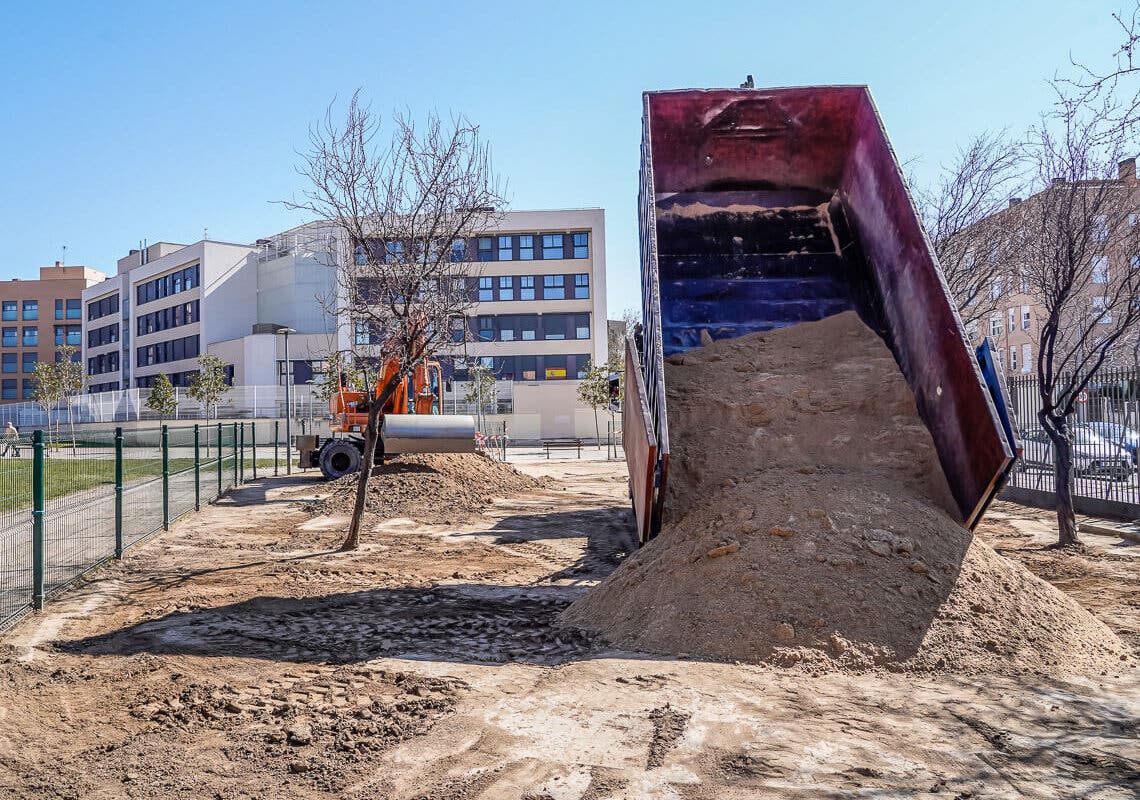 Torrejón de Ardoz está renovando las 52 áreas caninas de la ciudad