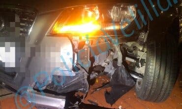 Una conductora ebria golpea una furgoneta y acaba chocando contra un bolardo en Velilla
