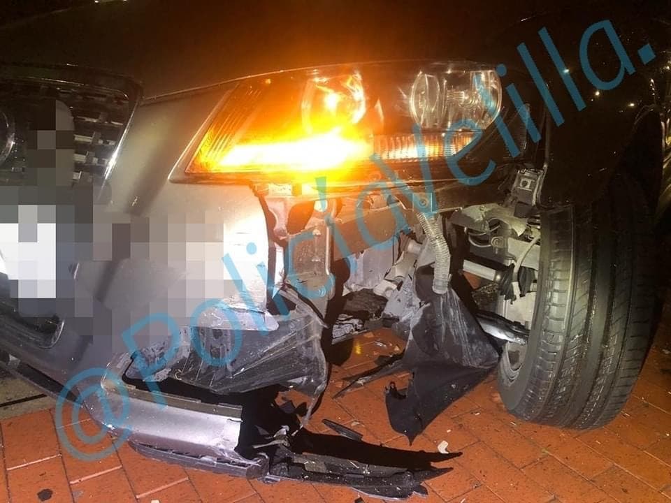 Una conductora ebria golpea una furgoneta y acaba chocando contra un bolardo en Velilla