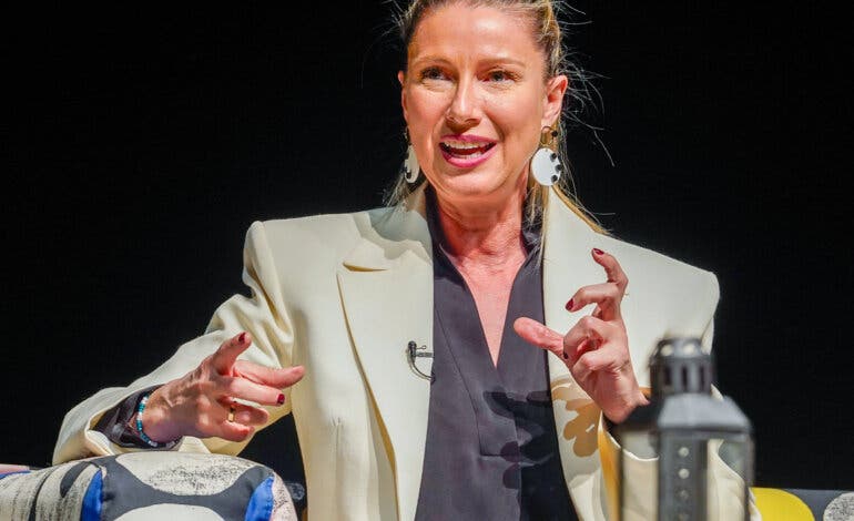 Anne Igartiburu y Patri Psicóloga, en el acto central de la Semana de la Mujer de Torrejón 