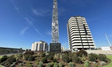 Torrejón de Ardoz luce un segundo obelisco gigante en la Avenida de la Constitución