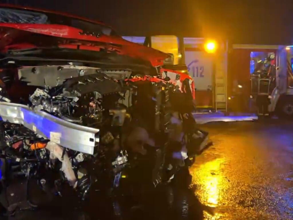 Muere el pasajero de un taxi en un choque frontal con otro vehículo en la M-11