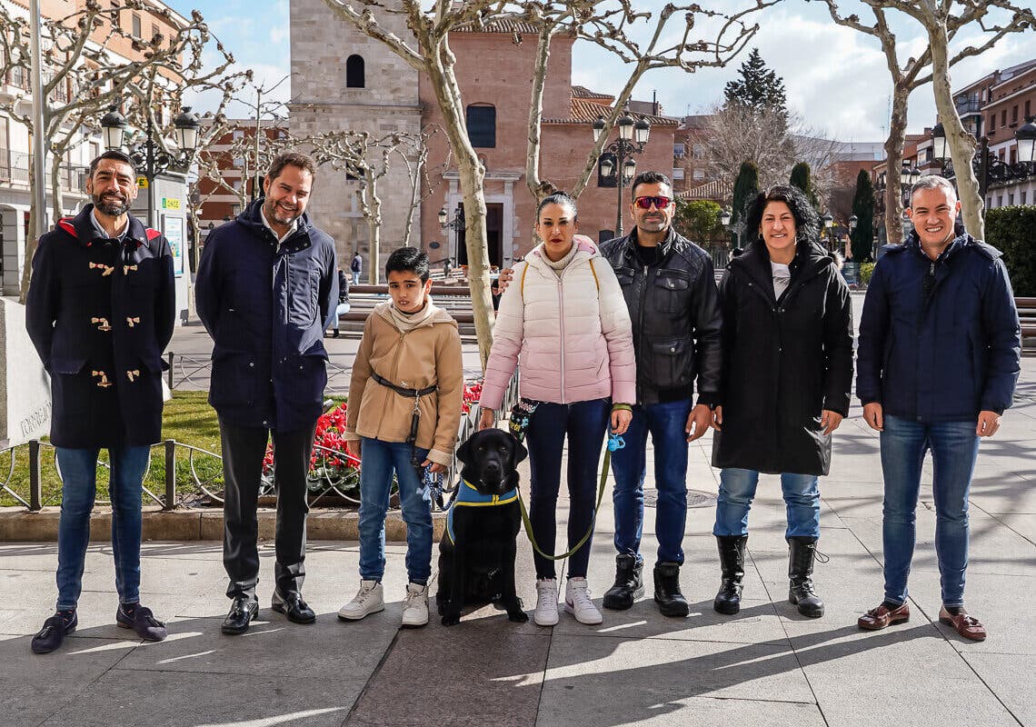 Ola solidaria en Torrejón de Ardoz para comprar un perro de asistencia a un niño con autismo
