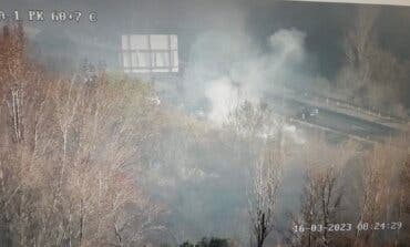 Arde un minibús escolar en la A-1 dejando varios heridos leves 