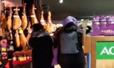 Dos feministas detenidas en Madrid por tirar al suelo a una agente de Policía tras una protesta en un supermercado 