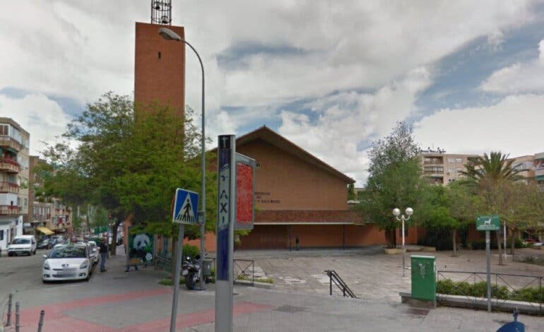 Roban el móvil a un cura de Coslada mientras oficiaba la misa 