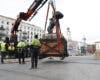 La estatua del Oso y el Madroño, trasladada a su nueva ubicación en la Puerta del Sol