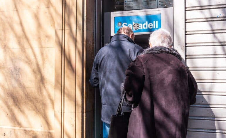 El Gobierno recula y aprueba en un decreto aparte la subida de las pensiones como pedían PP, Vox y Junts