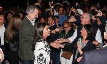 Los Reyes y sus hijas visitan por sorpresa las Pasión de Chinchón