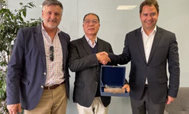 El alcalde de Torrejón recibe a un empresario chino que donó 20.000 mascarillas durante la pandemia
