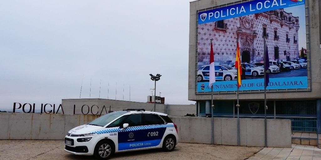 Policías de Guadalajara salvan la vida de un bebé que se estaba ahogando