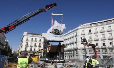 El complejo traslado de la estatua ecuestre de Carlos III en la Puerta del Sol de Madrid