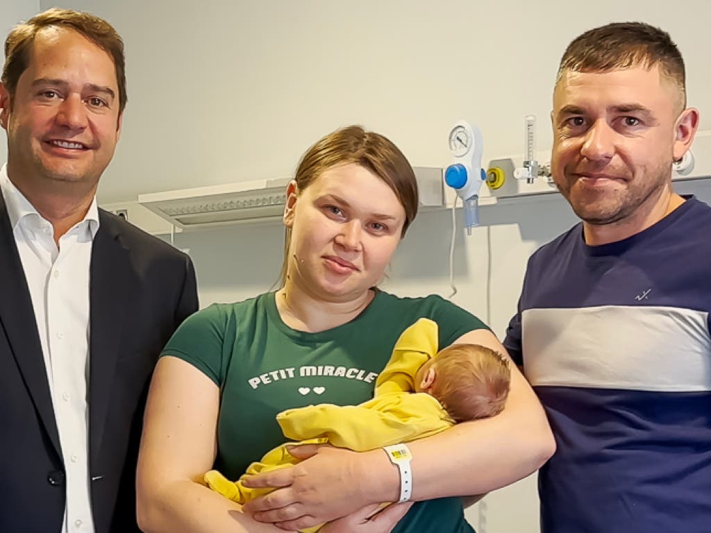 Erik, el primer bebé nacido en Torrejón de Ardoz de padres ucranianos que huyeron de la guerra
