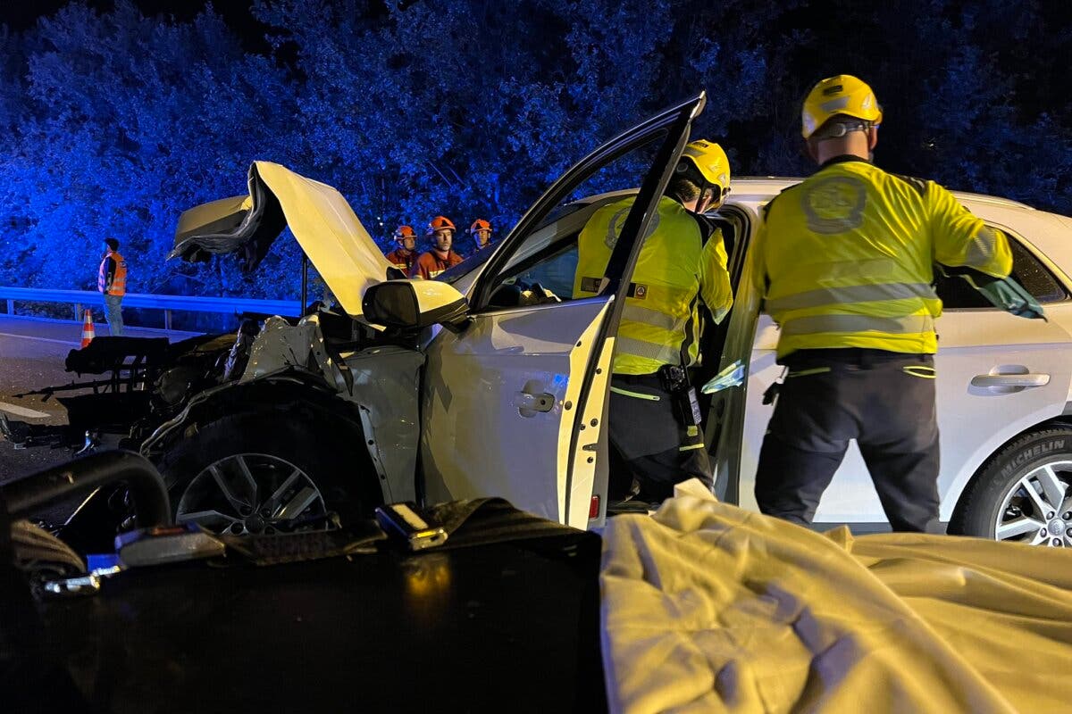 Un herido grave tras chocar un coche con operarios que colocaban conos en la A-4