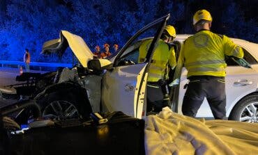 Un herido grave tras chocar un coche con operarios que colocaban conos en la A-4