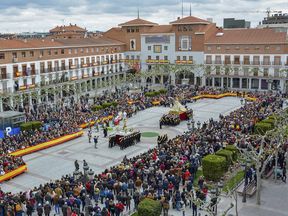 La Procesión del Encuentro pone el broche de oro a la Semana Santa de Torrejón