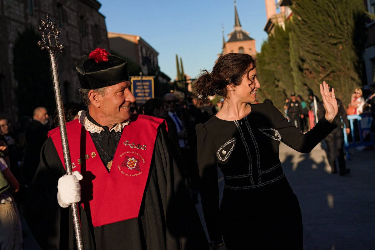 Ayuso visita la Semana Santa de Alcalá de Henares