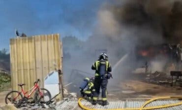 Un incendio arrasa varias chabolas en la Cañada Real