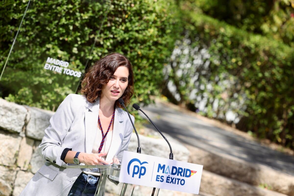 Ayuso estudia actuaciones para evitar que la estación de esquí de Navacerrada cierre «por el sectarismo del Gobierno»