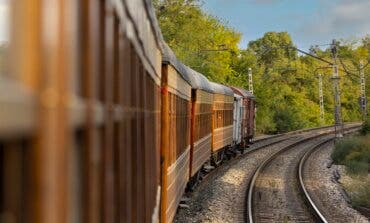 Vuelve el Tren de la Fresa que une Madrid y Aranjuez con vagones del siglo XIX