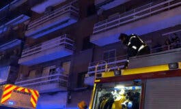 Herida grave una mujer al arder un colchón en un piso de Puente de Vallecas