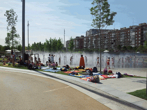 Madrid adelanta a este viernes la apretura de la playa de Madrid Río y las piscinas municipales abrirán el 13 de mayo