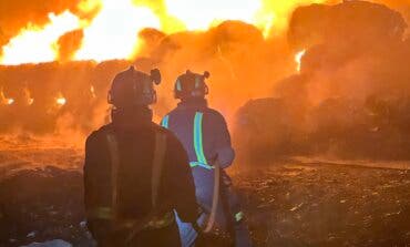 Controlado un incendio declarado en el exterior de una planta de reciclaje en Colmenar Viejo