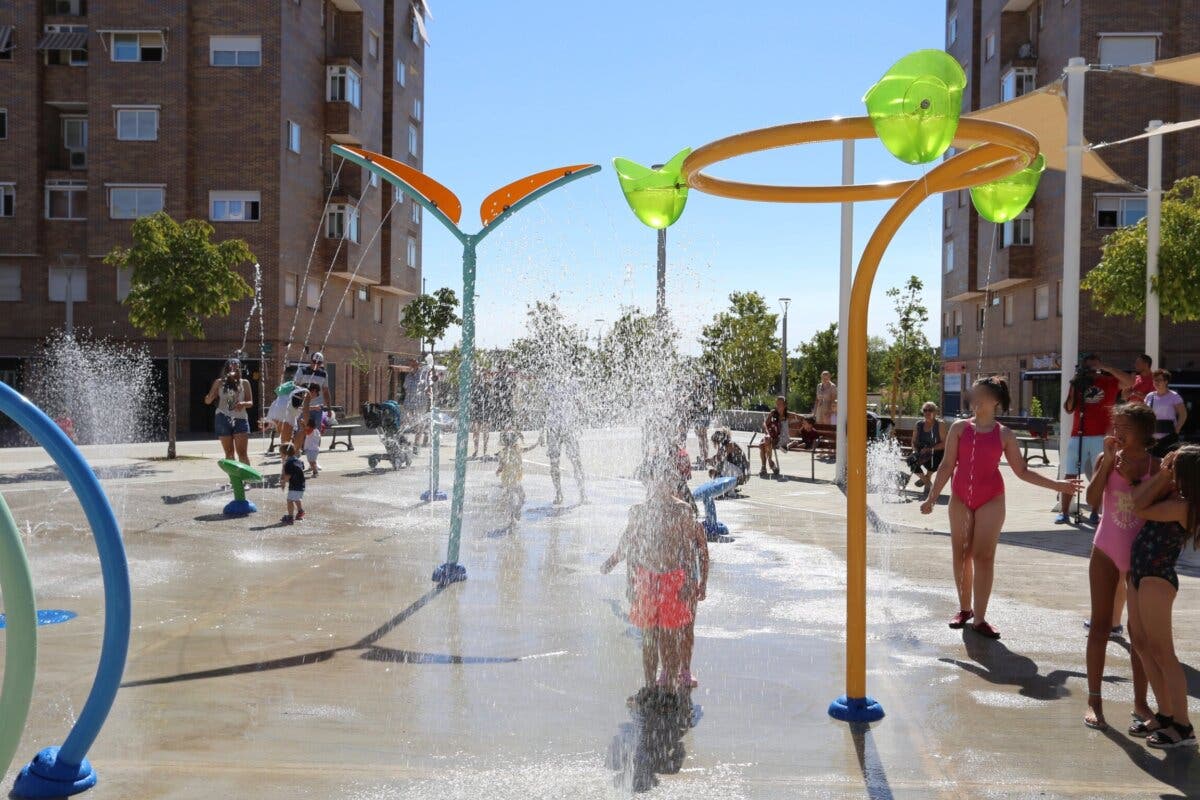 Coslada reabre los Juegos del Agua en el puente por las altas temperaturas