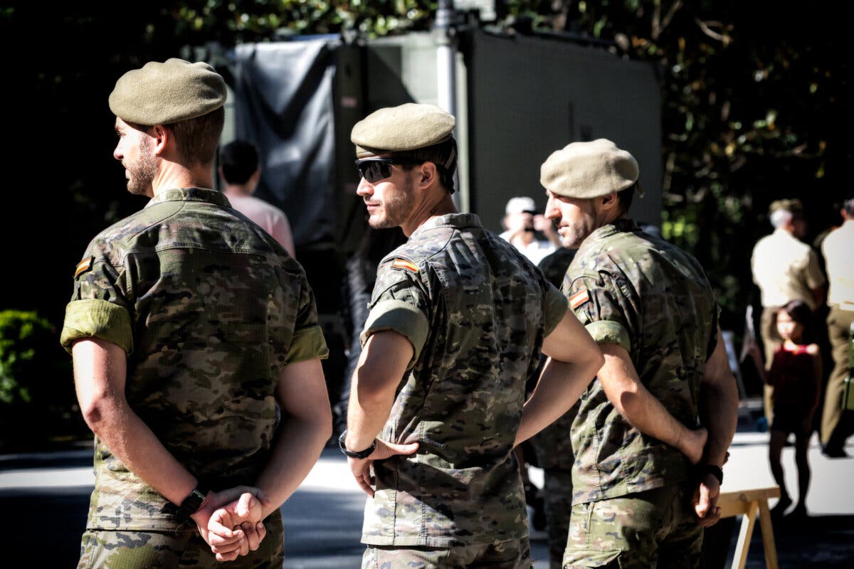 Defensa eliminará los límites de estatura para acceder a las Fuerzas Armadas 