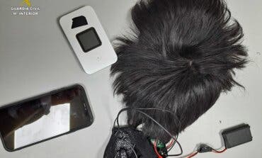 Pillado en Guadalajara con una cámara oculta en una peluca para copiar en el examen de conducir