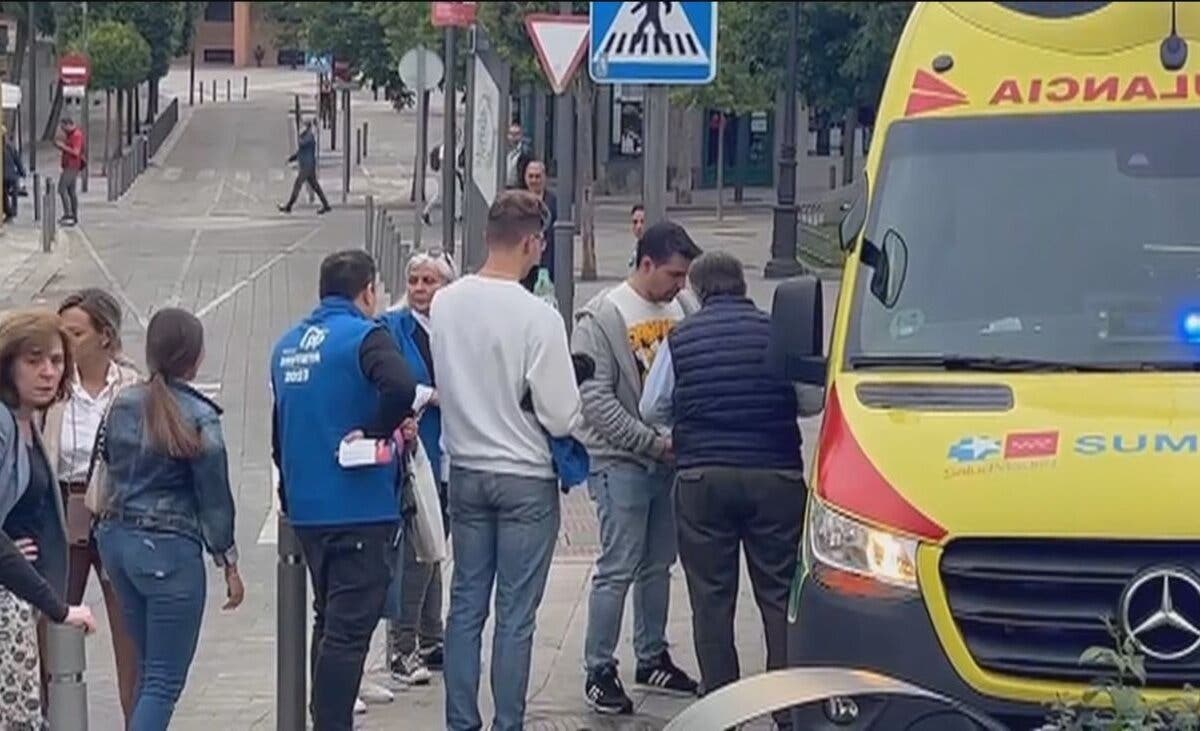 Dos jóvenes detenidos por irrumpir con navajas y gas pimienta en la sede del PP de Móstoles