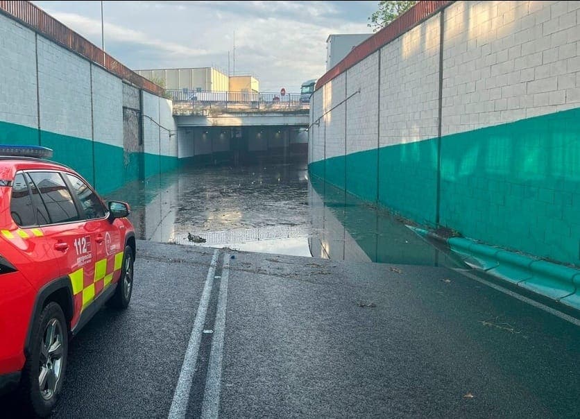 Goteras en polideportivos y el túnel de siempre inundado en Coslada: Becerra denuncia «abandono absoluto»