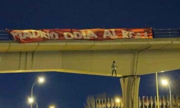 Cuatro detenidos por colgar un muñeco de Vinicius en un puente en Madrid 