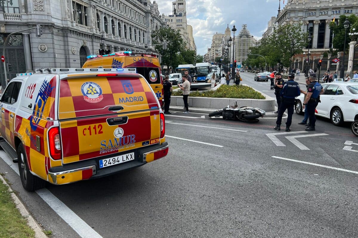 Un fugitivo acaba arrollado por un taxi en Cibeles cuando huía de la Policía 