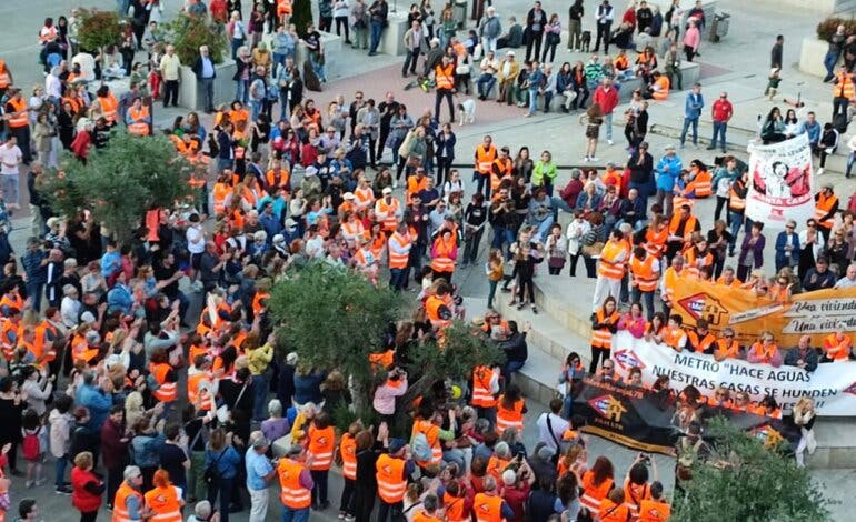 La Comunidad anuncia el pago de las primeras indemnizaciones a los afectados por Metro en San Fernando que volvieron a manifestarse  