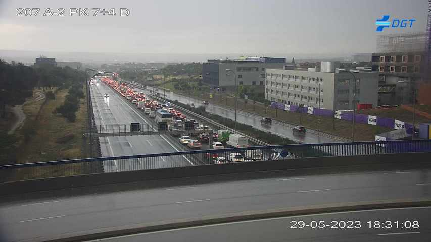 La lluvia complica la circulación en la M-50 y en la A-2