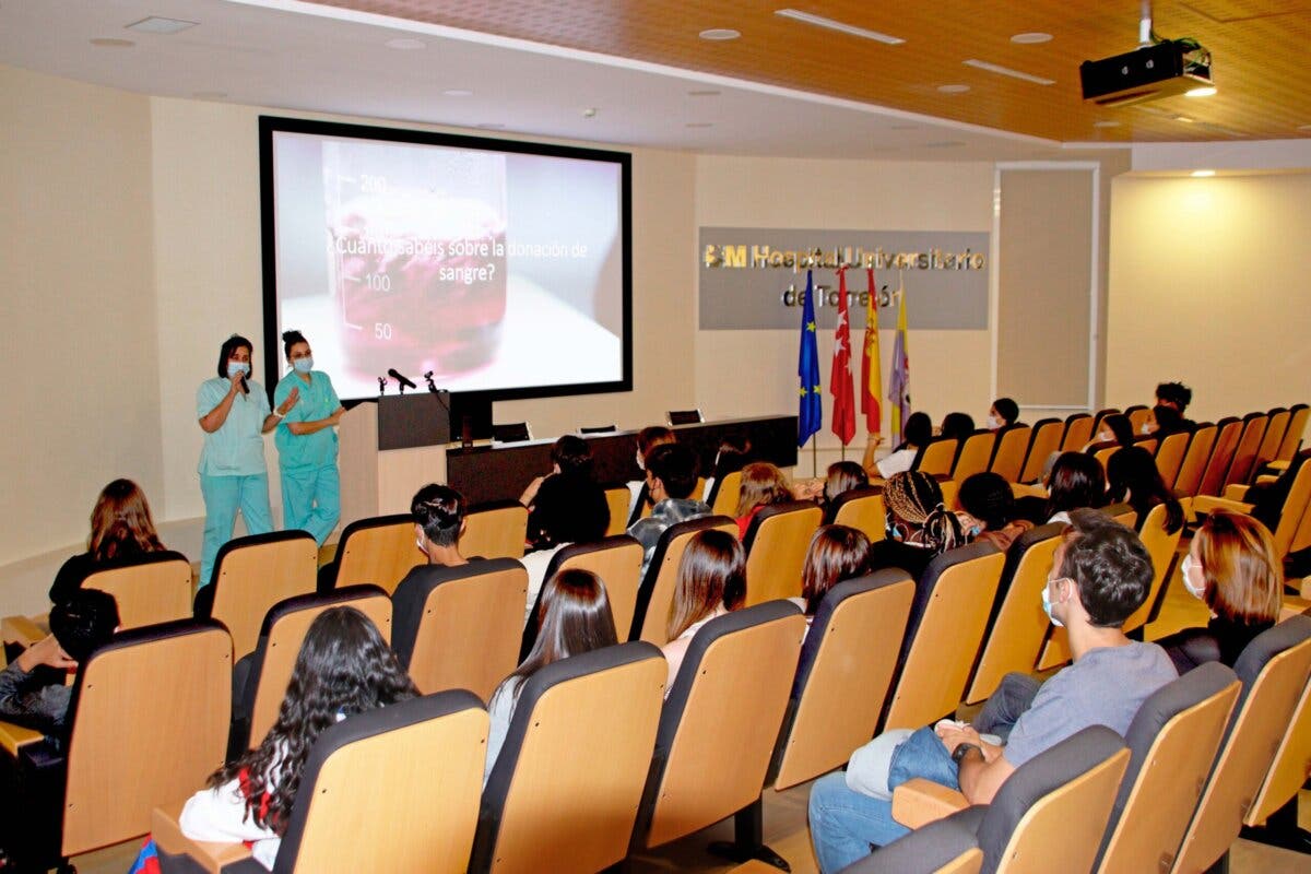 El Hospital de Torrejón conciencia a alumnos de 3º de ESO sobre la importancia de donar sangre