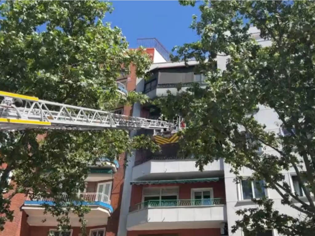 Muere un hombre de 40 años en el incendio de una vivienda en Embajadores