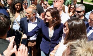 Ayuso anuncia en Coslada ayudas para jóvenes que estudien y trabajen y avales para emprendedores